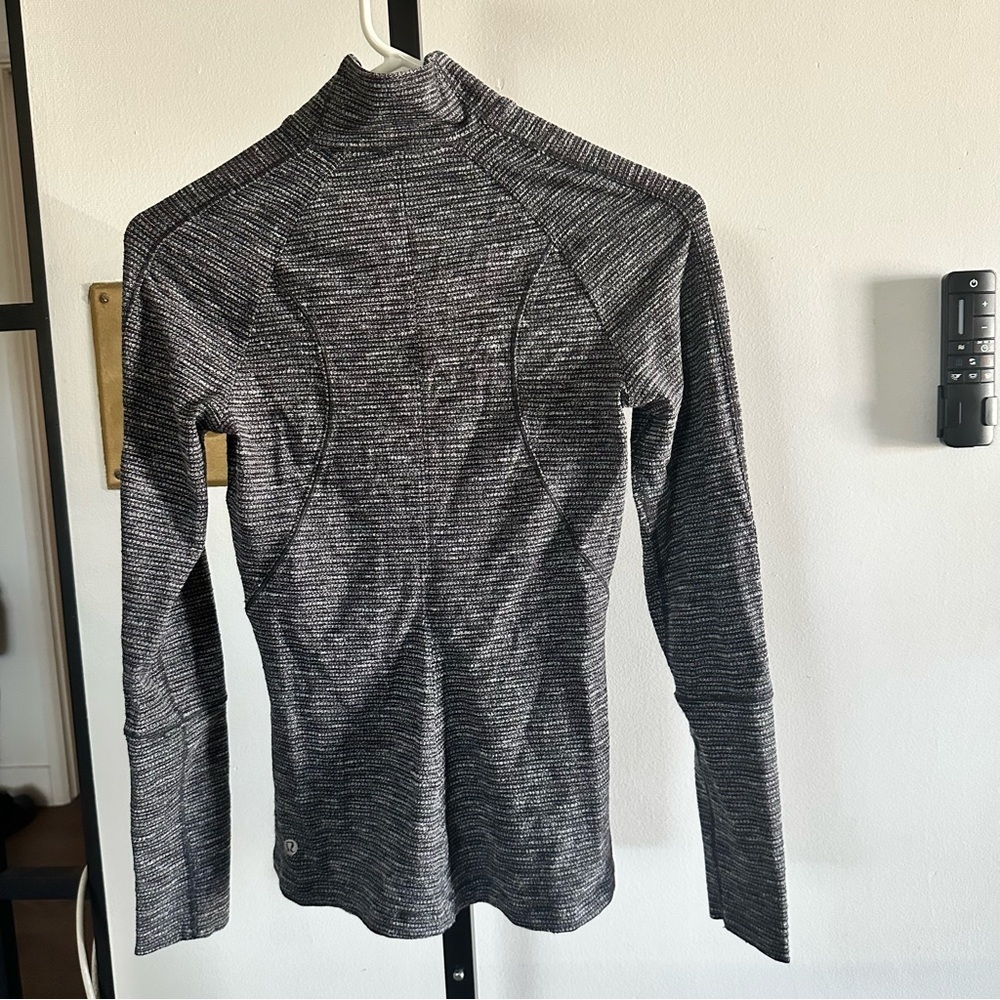Lululemon women's Grey Athletic Long-Sleeve Sweater size 4